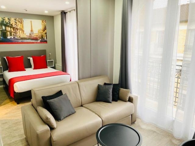 Paris Hotel Clichy Luaran gambar