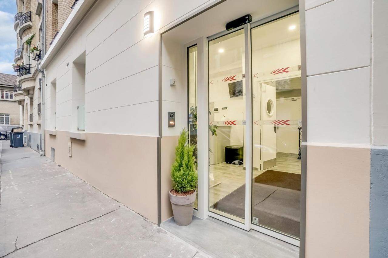 Paris Hotel Clichy Luaran gambar