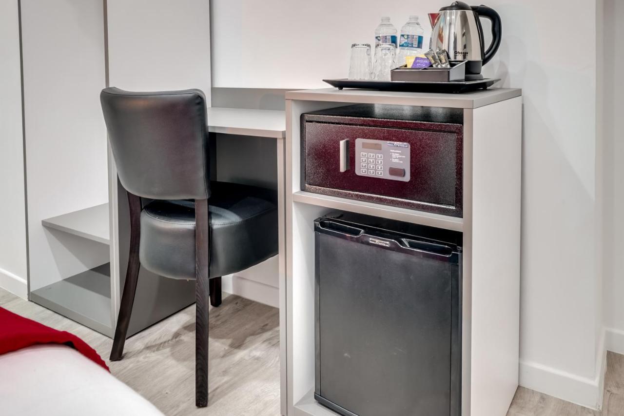 Paris Hotel Clichy Luaran gambar